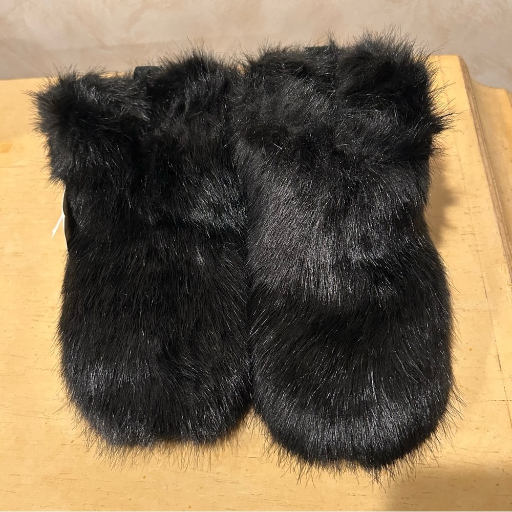 Ugg amary fluffy Ugg pure wool lined black slippers in size us 6 and eu 37